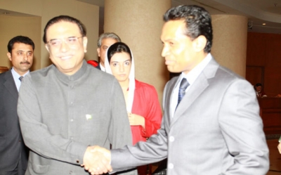 Pakistani President Asif Ali Zardari is welcomed by Saman Sarathchandra