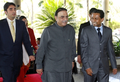 Saman Sarathchandra welcomes the Pakistani President Asif Ali Zardari 